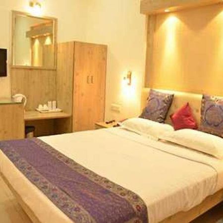 Rass Hotel Kanpur Bagian luar foto