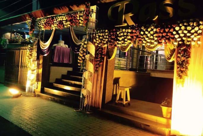 Rass Hotel Kanpur Bagian luar foto