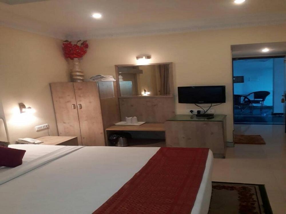 Rass Hotel Kanpur Bagian luar foto