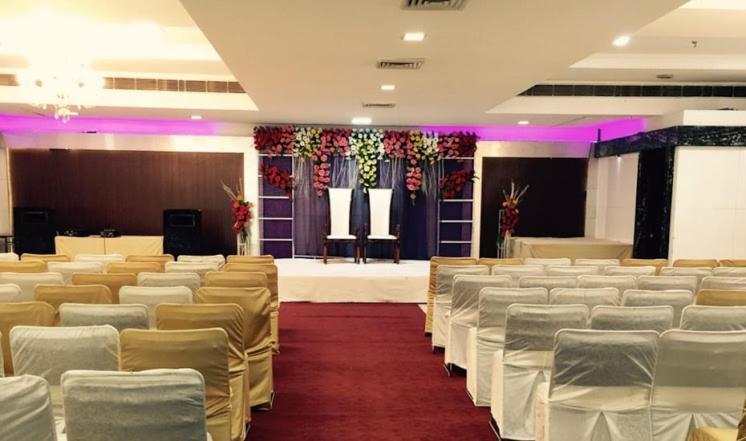 Rass Hotel Kanpur Bagian luar foto