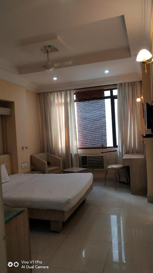 Rass Hotel Kanpur Bagian luar foto