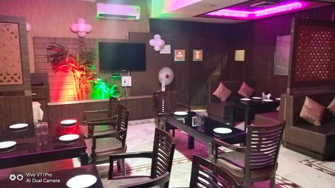 Rass Hotel Kanpur Bagian luar foto
