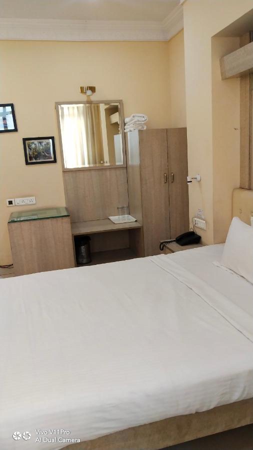 Rass Hotel Kanpur Bagian luar foto