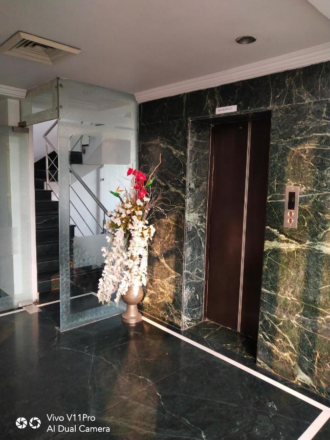 Rass Hotel Kanpur Bagian luar foto