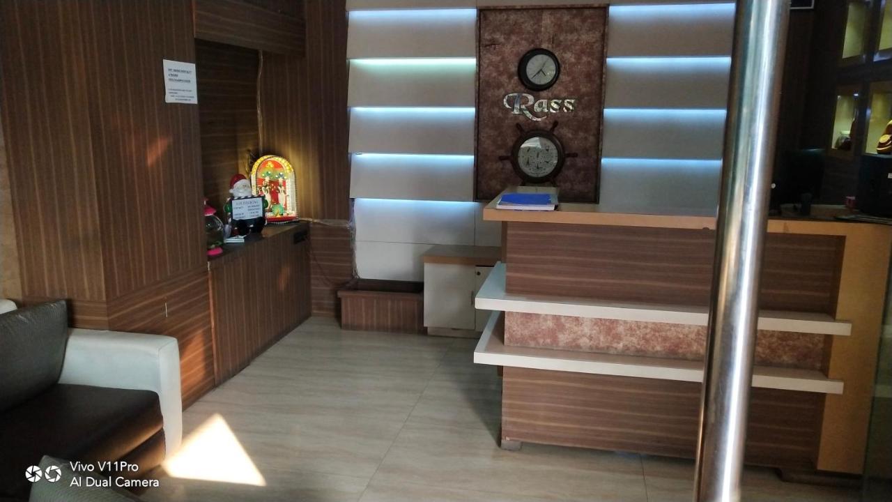 Rass Hotel Kanpur Bagian luar foto